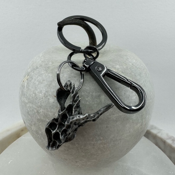 Black Dragon Skull Keychain - Picture 2 of 12
